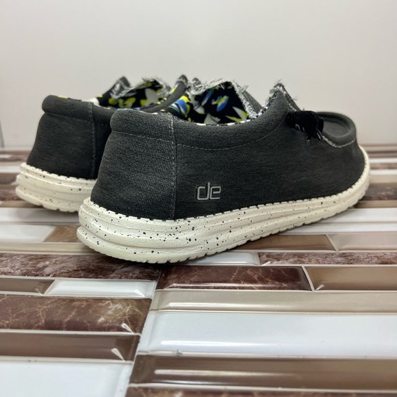 Hey Dude WALLY Stretch Men's Size 9 - Picture 3 of 15